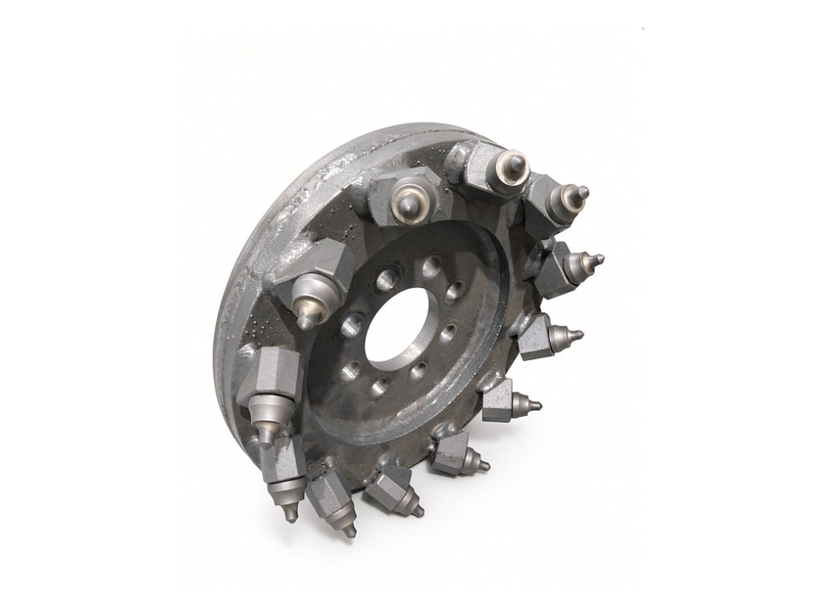 Carbide pick cutter wheel with pick holders welded to a machined hub, for road profiling