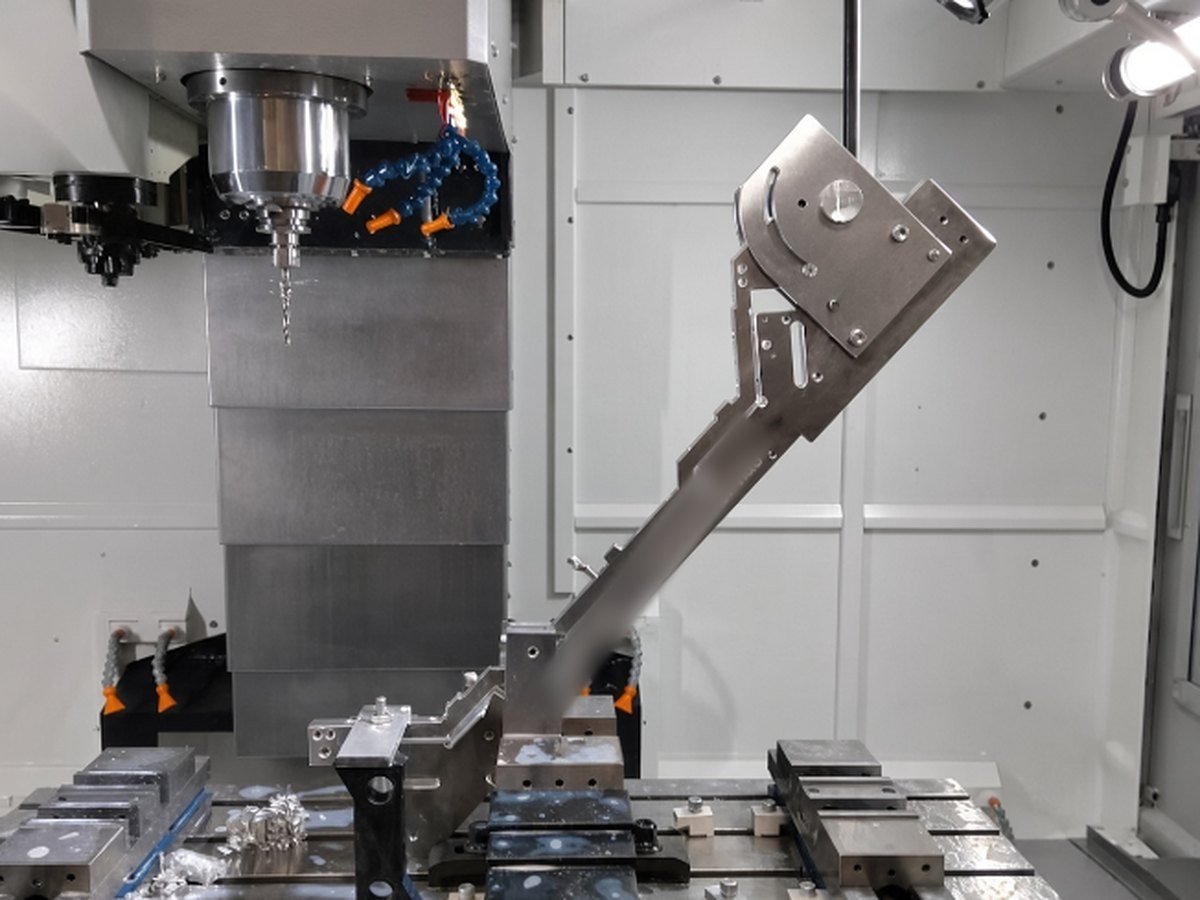 Articulating bracket assembly inside the machining centre